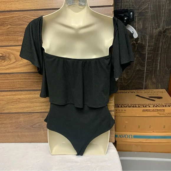 Willow + Root black ribbed body suit ruffle detail size large - Picture 4 of 7